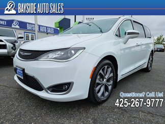 Used 2017 Chrysler Pacifica Limited image 1