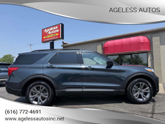 Used 2024 Ford Explorer XLT image 1