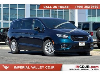 New 2025 Chrysler Pacifica Select image 1
