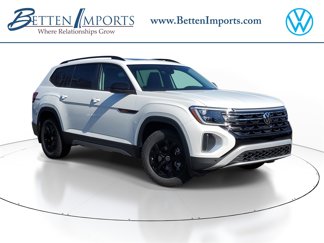 New 2025 Volkswagen Atlas Peak Edition SE image 1