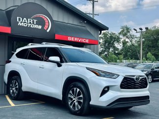 Used 2022 Toyota Highlander XLE image 1