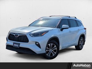 Used 2023 Toyota Highlander XLE image 1
