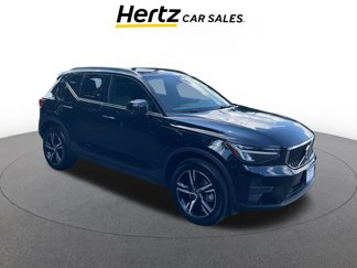 Used 2024 Volvo XC40 B5 Core image 1