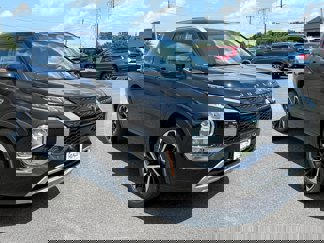 New 2025 Mitsubishi Outlander 4WD Plug-In Hybrid image 1