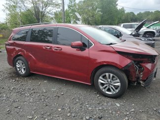 Used 2025 Toyota Sienna XLE image 1