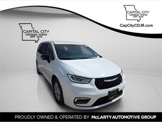 New 2025 Chrysler Pacifica Select image 1