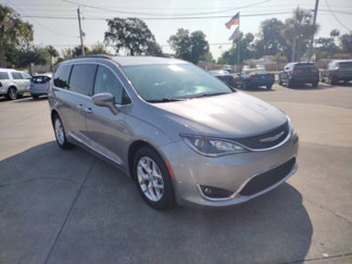 Used 2017 Chrysler Pacifica Touring-L w/ Tire & Wheel Group image 1
