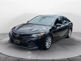 Used 2018 Toyota Camry LE image 1