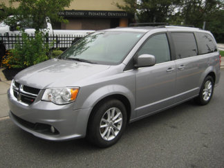 Used 2019 Dodge Grand Caravan SXT image 1
