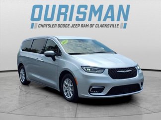 Used 2023 Chrysler Pacifica Touring-L image 1