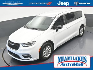 New 2025 Chrysler Pacifica Select image 1