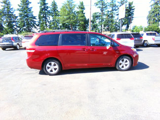 Used 2013 Toyota Sienna LE image 1