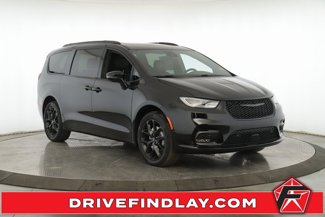 New 2025 Chrysler Pacifica Limited image 1
