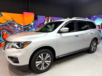 Used 2019 Nissan Pathfinder SV image 1