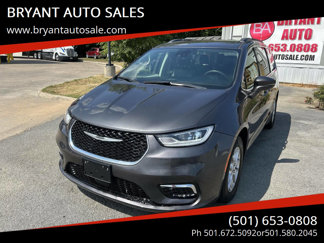 Used 2022 Chrysler Pacifica Touring-L image 1