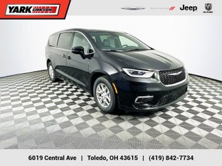 New 2025 Chrysler Pacifica Select image 1