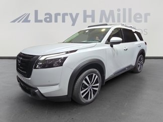 New 2025 Nissan Pathfinder Platinum image 1