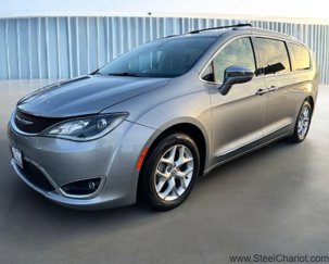 Used 2019 Chrysler Pacifica Limited image 1