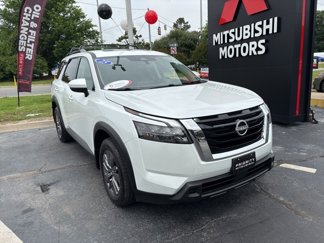 Used 2025 Nissan Pathfinder SV w/ SV Premium Package image 1