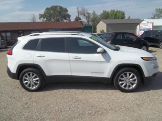 Used 2017 Jeep Cherokee Limited image 1