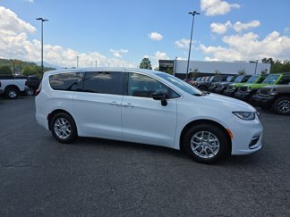 New 2026 Chrysler Pacifica Select image 1
