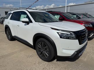 New 2025 Nissan Pathfinder SL image 1