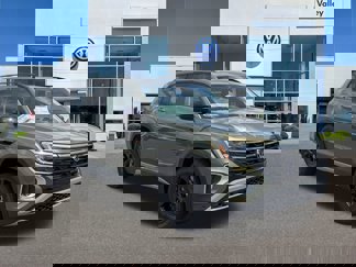 New 2025 Volkswagen Atlas Peak Edition SE image 1