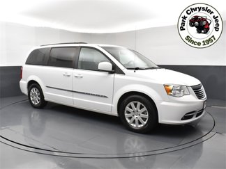 Used 2015 Chrysler Town & Country Touring image 1
