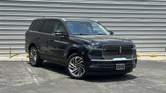 New 2025 Lincoln Navigator Reserve image 1