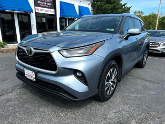 Used 2021 Toyota Highlander XLE image 1