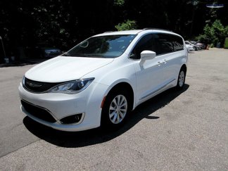Used 2017 Chrysler Pacifica Touring-L image 1