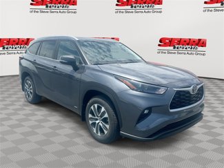 Used 2025 Toyota Highlander XLE image 1
