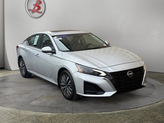 Used 2023 Nissan Altima 2.5 SV w/ SV Premium Package image 1