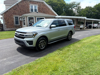 Used 2023 Ford Expedition Max XLT image 1