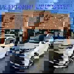 Used 2023 Toyota Sienna Platinum image 1