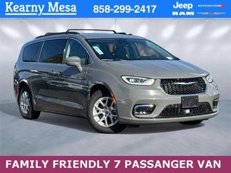 Used 2022 Chrysler Pacifica Touring-L image 1