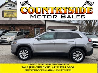 Used 2019 Jeep Cherokee Latitude w/ Popular Appearance Group image 1