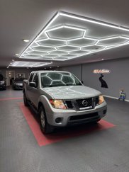 Used 2016 Nissan Frontier SV image 1