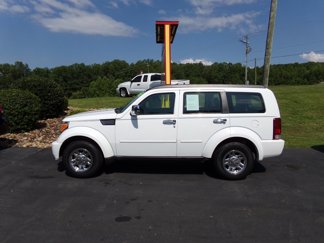 Used 2011 Dodge Nitro SE image 1
