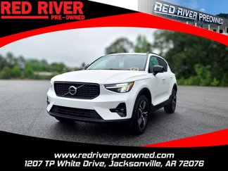 Used 2023 Volvo XC40 B5 Plus image 1