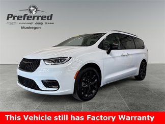 Used 2024 Chrysler Pacifica Touring-L w/ S Appearance Package image 1