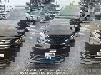 Used 2017 Chrysler Pacifica Touring w/ Tire & Wheel Group image 1