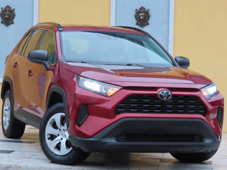 Used 2021 Toyota RAV4 LE image 1