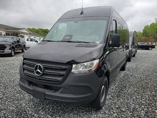 Used 2025 Mercedes-Benz Sprinter 2500 image 1