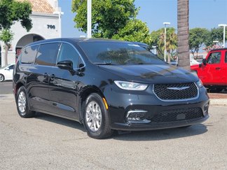 New 2025 Chrysler Pacifica Select image 1