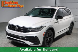 Used 2022 Volkswagen Tiguan SE R-Line image 1