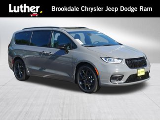 New 2025 Chrysler Pacifica Limited image 1