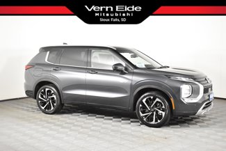 New 2025 Mitsubishi Outlander SEL image 1