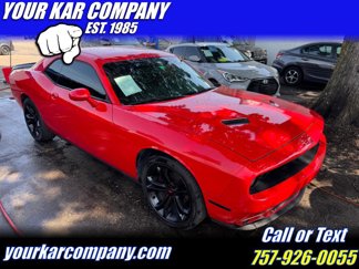 Used 2019 Dodge Challenger SXT image 1