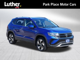 Certified 2024 Volkswagen Taos SE image 1
